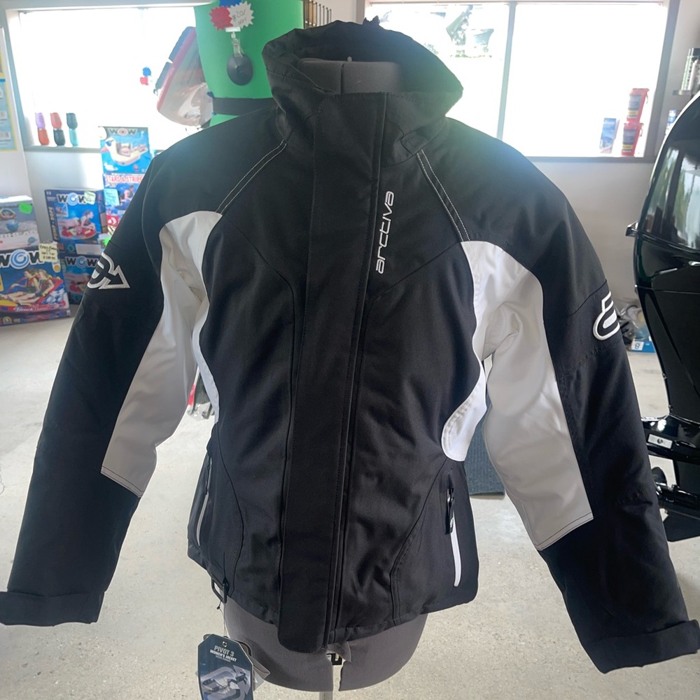 Brand new with tags. Clearing out last year’s inventory.